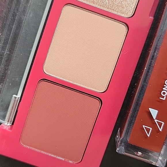 New! Bundle of eyeshadow and lip! - Picture 3 of 6